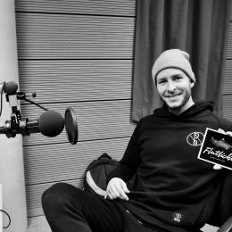 Benjamin Schmidt  "Benniez" mit seiner Platte für das Flutlicht des Alfred Kunze Sportpark