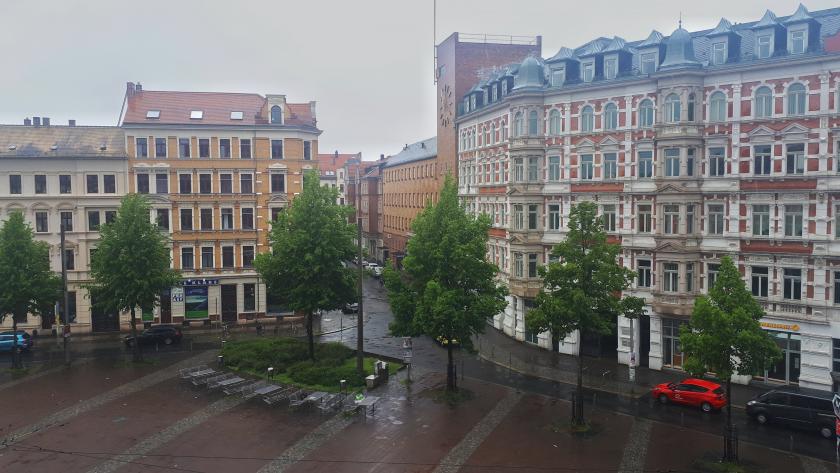 Der Lindenauer Markt mit dem Blick auf das Westbad