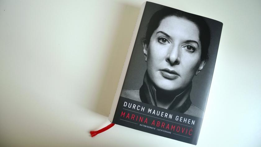 Marina Abramović - "Durch Mauern gehen"