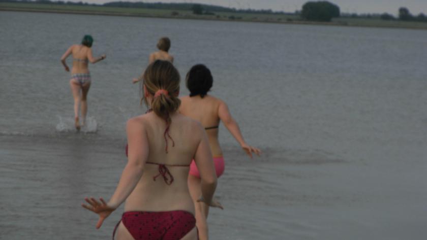 Nackte Haut in Werbungen muss nicht sexistisch sein. Es hängt u.a. vom Verwendungszweck ab.