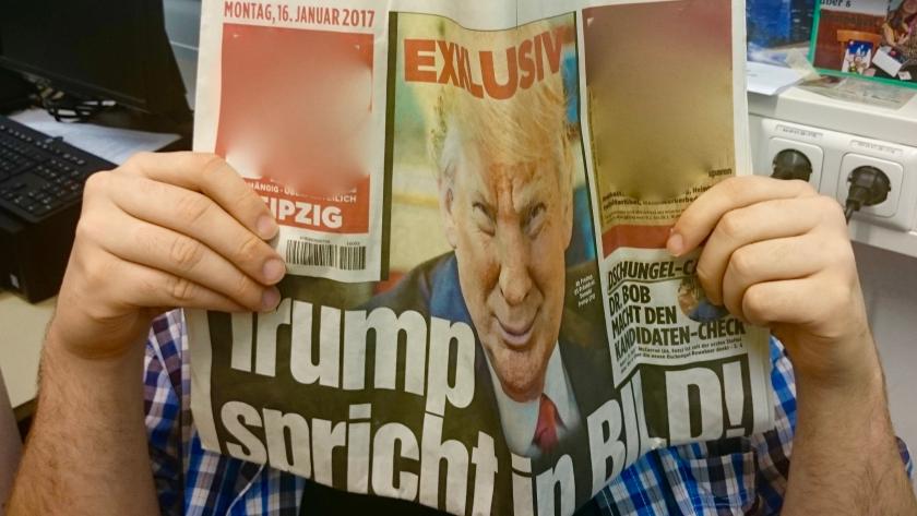 Zeitung mit Trump auf Titelblatt