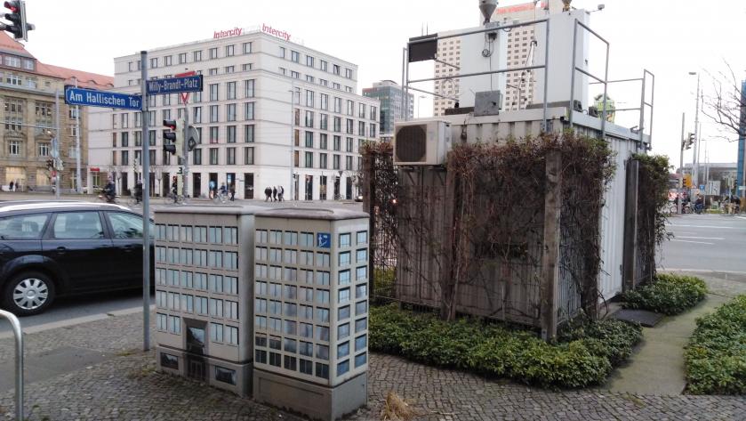 Leipziger Feinstaub Messstation am Willy-Brandt-Platz